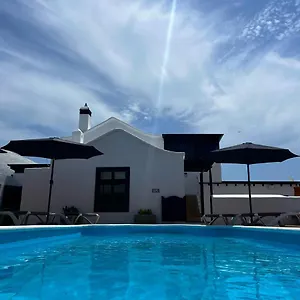Villa With Heated Pool, Nazaret